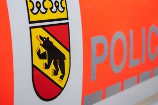 Malgré les mesures de recherche immédiatement engagées par la police bernoise, les auteurs n’ont pour l’instant pas été arrêtés (image symbolique). KEYSTONE/PETER SCHNEIDER